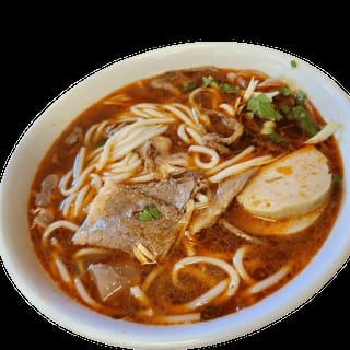 #25 Hot & Spicy Beef with Rice Noodle Soup