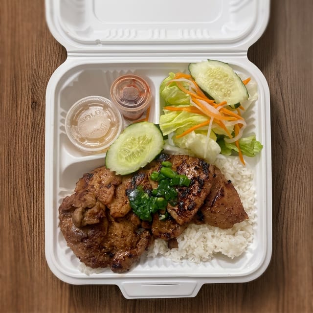 55. BBQ Boneless Chicken Over Rice / Cơm Gà Nướng.